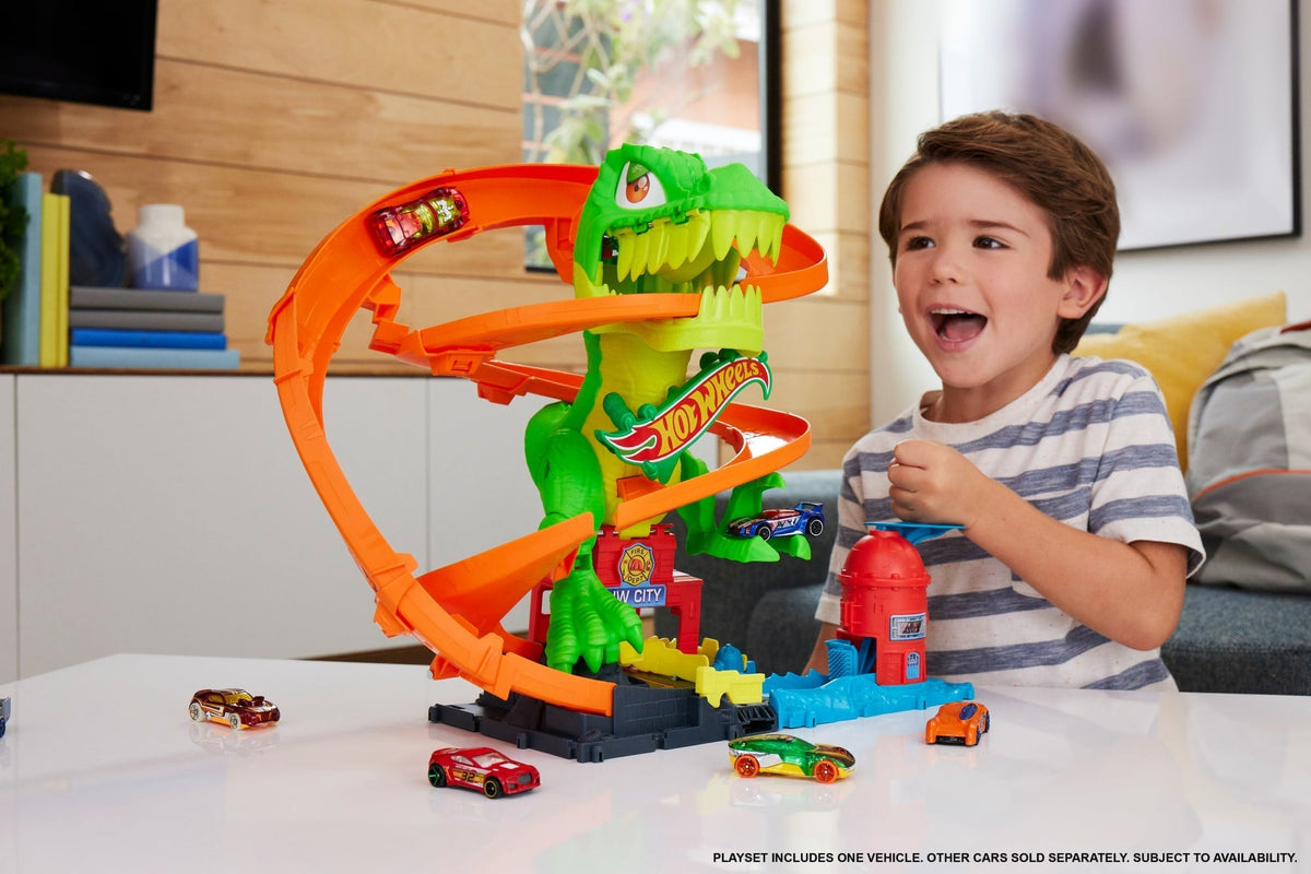 Hot Wheels City T-Rex Blaze Battle Playset & 1:64 Scale Die-Cast Car, Dinosaur Nemesis