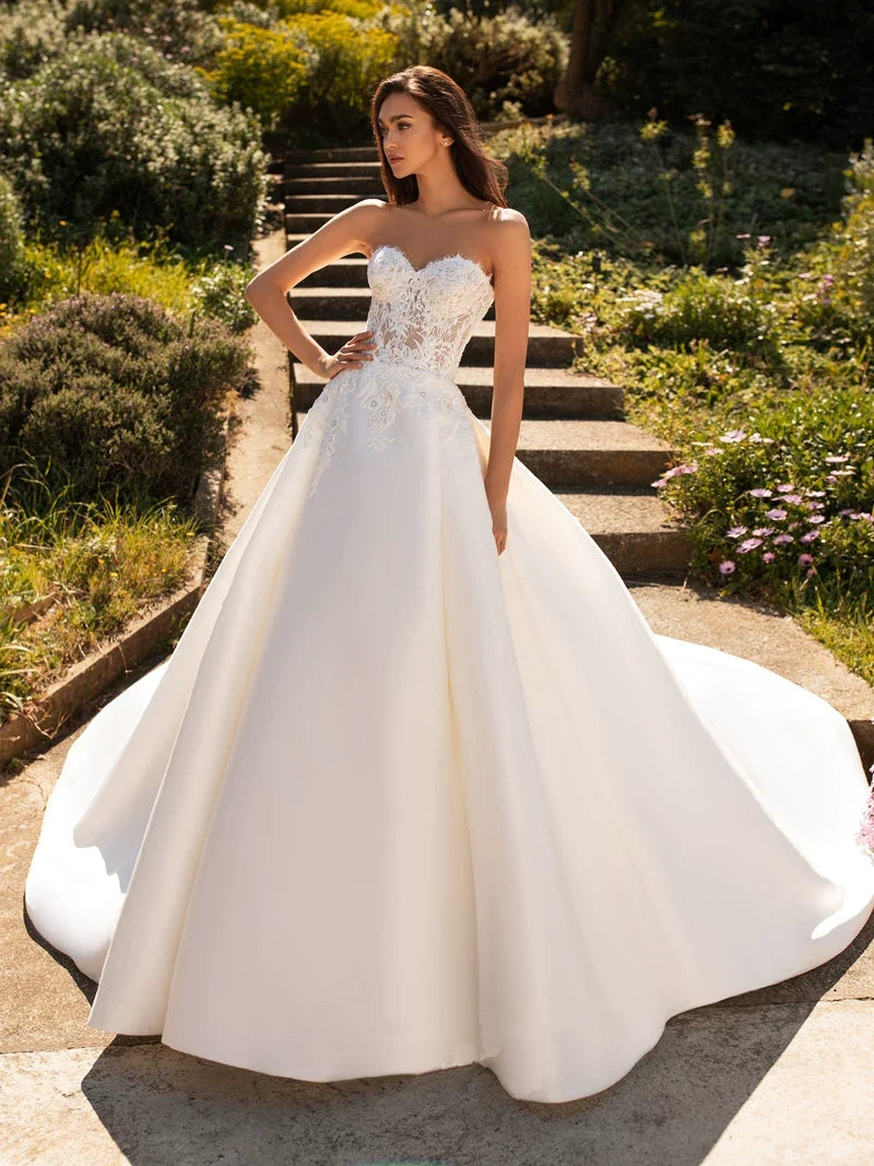 Xmsli | French Satin Tube Top Wedding Dress with Slimming Princess Tutu Skirt, Elegant European and American Bridal Gown with Wedding Veil
