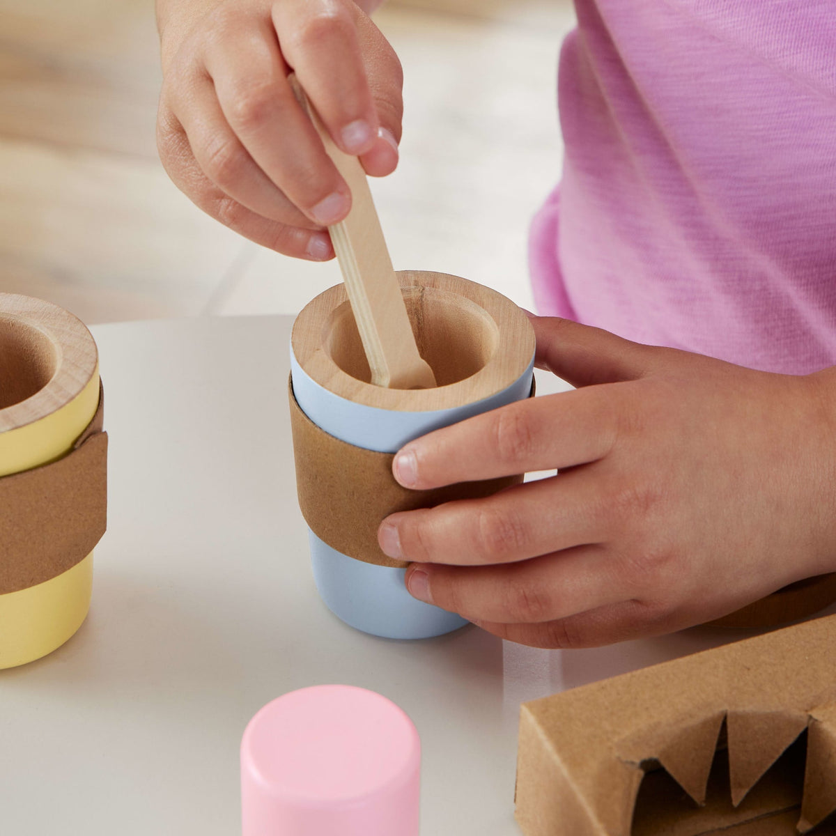 Fisher-Price  Coffret Café Pour Emporter en Bois, 15Éléments